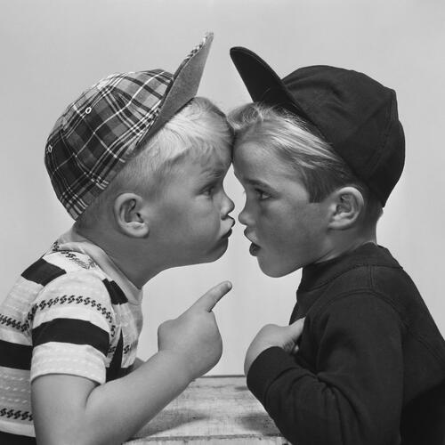 Over criminele kleutertaal, wegkijkgedrag en grove borstels