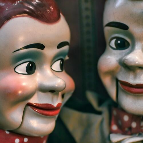 Over dansende derwisjen, konkelende clans en witte konijnen